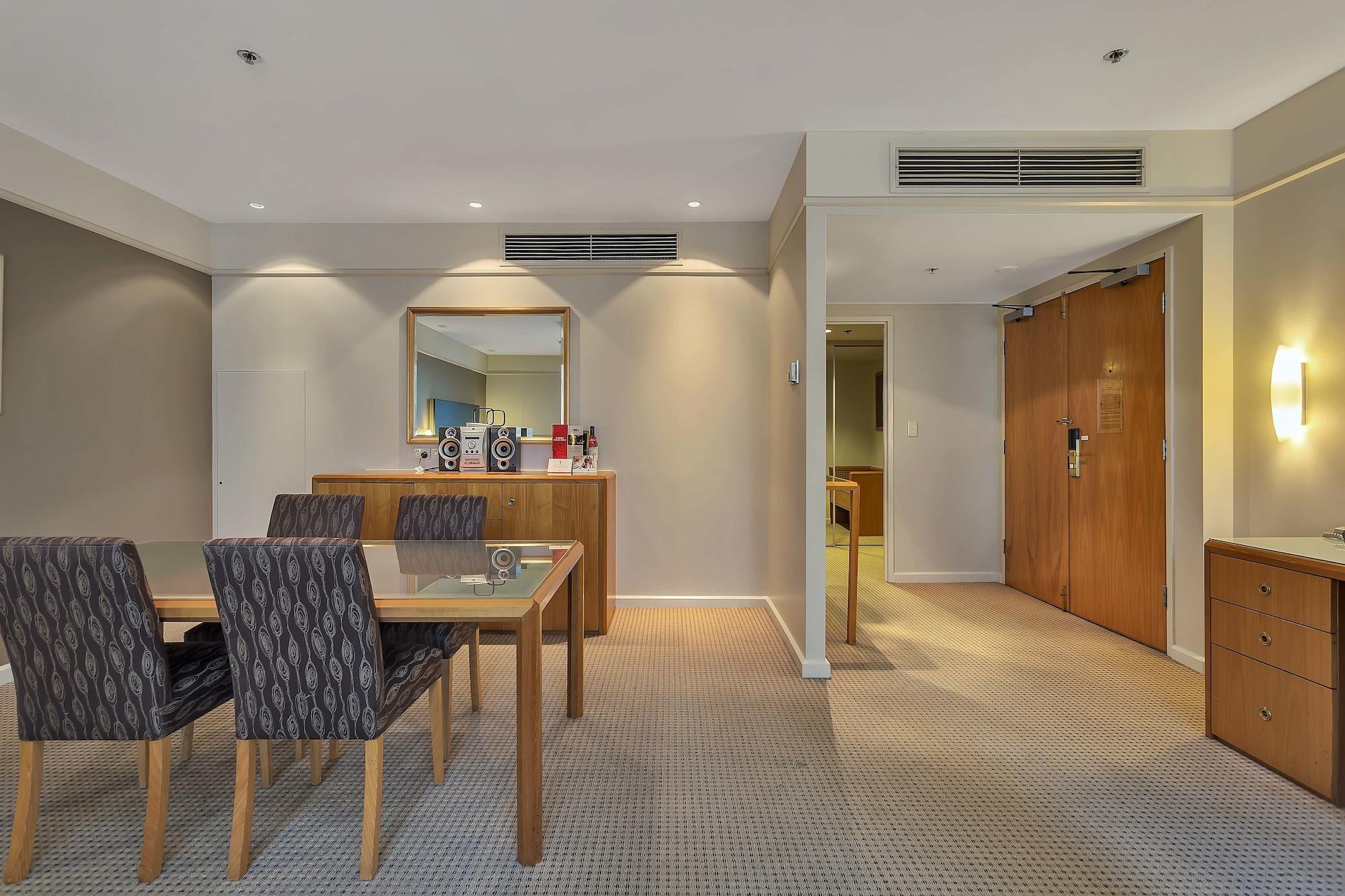 מלון Stamford Plaza אדלייד מראה חיצוני תמונה A suite at the hotel