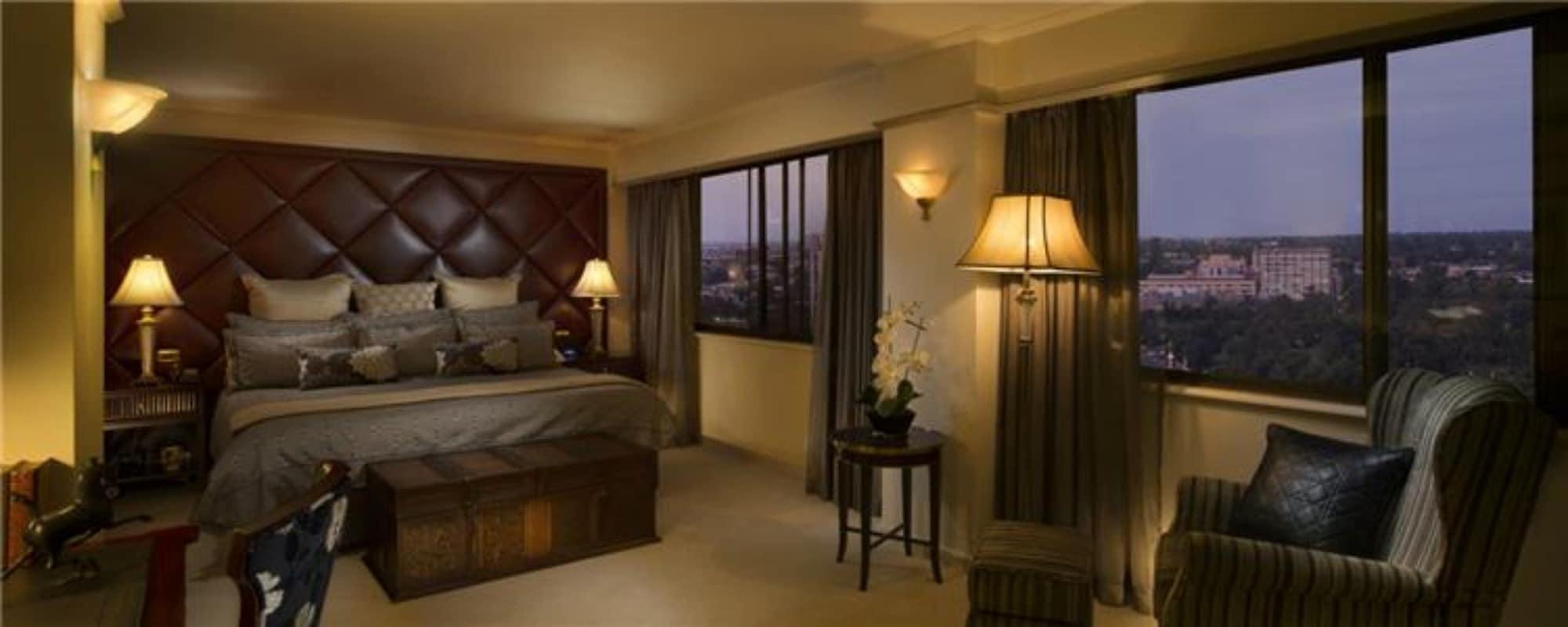 מלון Stamford Plaza אדלייד מראה חיצוני תמונה A bedroom at the Ritz-Carlton