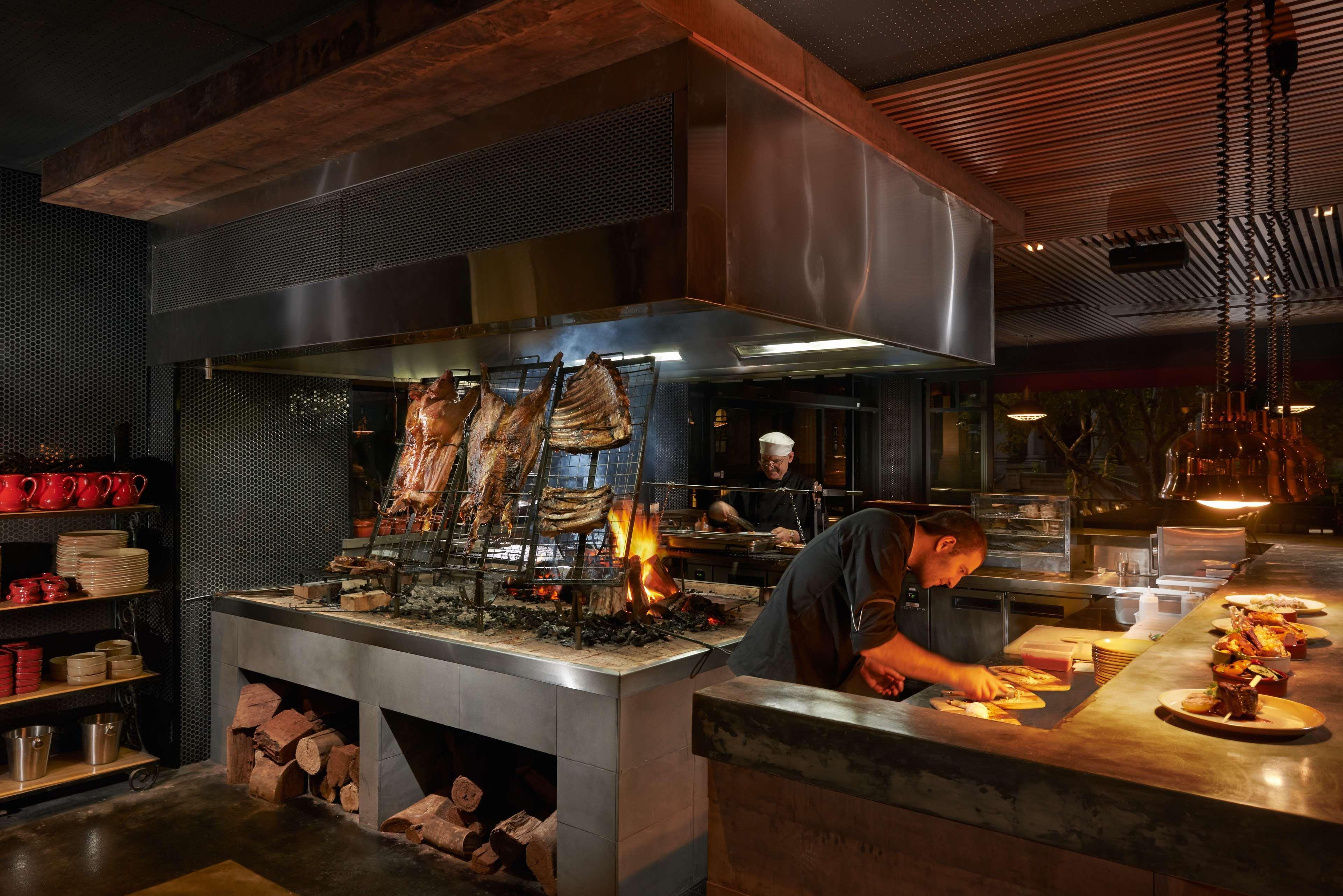 מלון Stamford Plaza אדלייד מראה חיצוני תמונה The kitchen at the restaurant