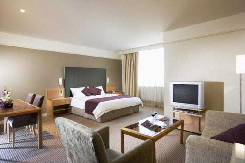 מלון Stamford Plaza אדלייד חדר תמונה A suite at the Hilton London Heathrow